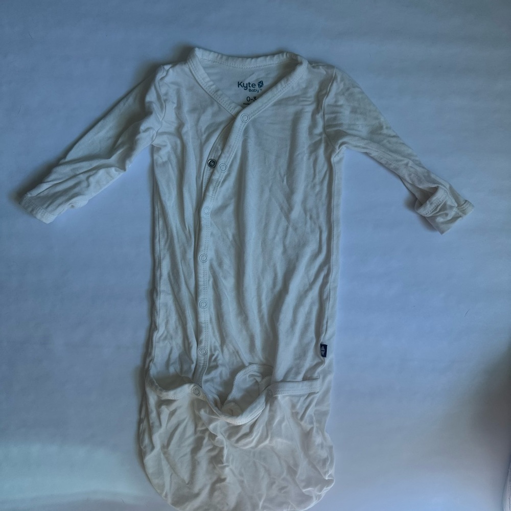 Kyte BABY Soft White Buttoned Gown